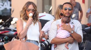Chrissy Teigen y John Legend: paseo familiar en Saint-Tropez con su hija Luna