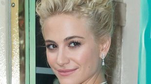 Pixie Lott presenta 'Breakfast at Tiffany's' en Londres rodeada de celebs