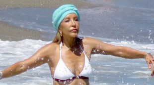 Carmen Lomana luce palmito por las playas de Marbella