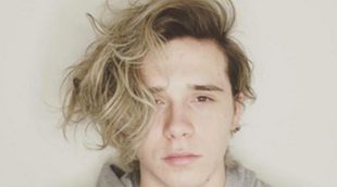 El cambio de look de Brooklyn Beckham: ¡ahora es rubio!