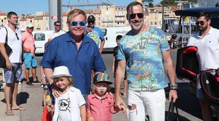 Elton John y David Furnish de vacaciones con sus hijos en St. Tropez