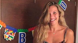 Jessica Bueno sopla las velas de su 26 cumpleaños así de feliz
