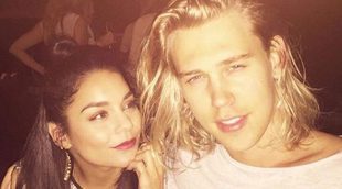 Vanessa Hudgens se pone romántica con Austin Butler por su 25 cumpleaños