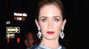 Emily Blunt reaparece en la alfombra roja tras ser madre por segunda vez