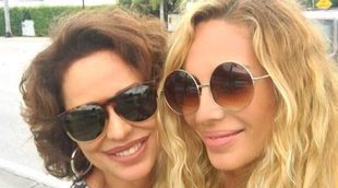 Marta Sánchez y Vicky Larraz posan juntas