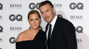 Amy Schumer presenta a su novio Ben Hanisch sobre la red carpet