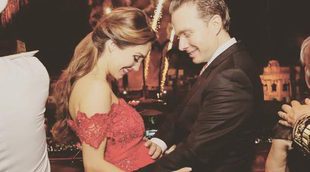 Anahí presume de tripita de embarazada junto a su marido