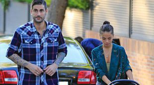 Melendi disfruta de un tierno paseo en compañía de su pareja y su hija