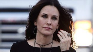 Courteney Cox defiende a Jennifer Aniston por Brangelina