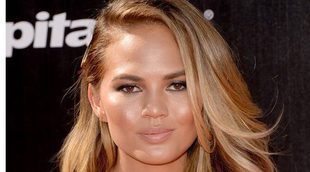 ¡Chrissy Teigen se desnuda!