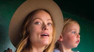 A Olivia Wilde se le cae la baba con su hijo Otis entre hojas