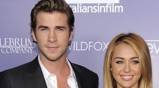 Miley Cyrus confirma que su compromiso con Liam Hemsworth continúa adelante