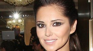 Cheryl Cole pasea por Londres luciendo... ¿embarazo?