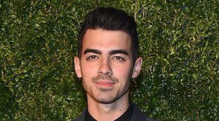 Joe Jonas posa con su sobrina Valentina Angelina