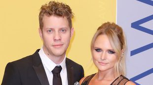 Miranda Lambert y Anderson East posan juntos en los CMA Awards
