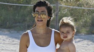 A Kourtney Kardashian se le cae la baba con sus hijos