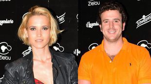 Ana Fernández y Álex Lequio se van de inauguración