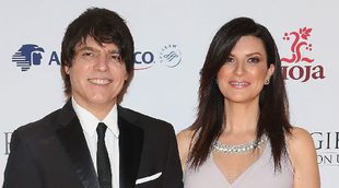 Laura Pausini y Paolo Carta pasean su amor por la red carpet de la Global Gift