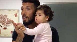 Garay: su propio 'Mannequin Challenge' con su hija