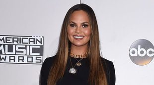 El descuido de Chrissy Teigen en los AMAs 2016