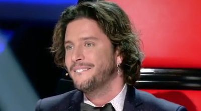 Manuel Carrasco habla sobre su futura paternidad en la final de 'La Voz' y recibe un regalo para el bebé