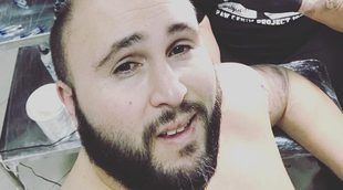 Kiko Rivera se tatúa una imagen de su padre con él de pequeño