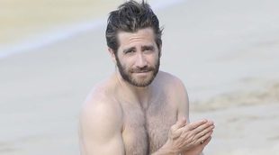 Jake Gyllenhaal luce cuerpo en la playa con su novia y Jon Bon Jovi