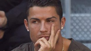 Cristiano deja su coche tirado y vuelve a casa en ambulancia
