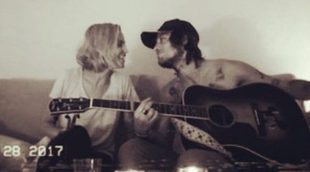 Ana y su chico cantan al amor: "Eres lo más bonito"