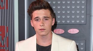 Brooklyn Beckham sufre un accidente mientras hacía snow
