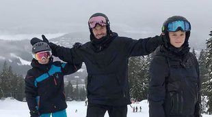 Los Beckham siguen  en la nieve pese al accidente de Brooklyn