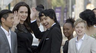 Angelina Jolie reaparece arropada por sus seis hijos en Camboya