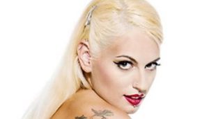 La actriz porno Candela X se desnuda en Interviú