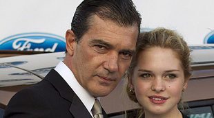 Banderas celebra el Día del Padre con unas tiernas fotos de Stella del Carmen