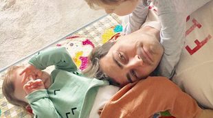 Iker, como un niño más jugando con Martín y Lucas