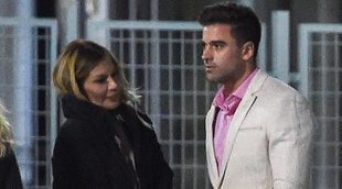 Ivonne celebra con Sergio Ayala su victoria contra Pepe Navarro
