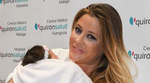 Elisabeth Reyes presenta a su hija a la salida del hospital