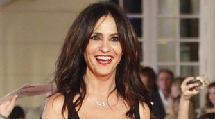 Melani Olivares muestra una tierna pero rockera imagen de su hijo mamando