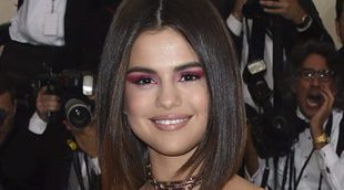 Selena Gomez, 'desnuda' públicamente por el efecto de los flashes