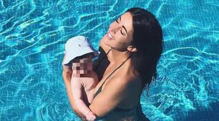 ¡El hijo de Noelia López está como pez en el agua!
