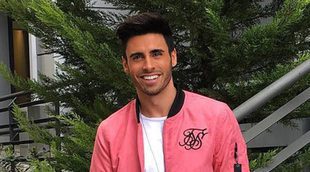 Noel Bayarri protagoniza un desnudo íntegro