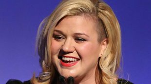 Kelly Clarkson contesta a un 'hater' que le llama "gorda"