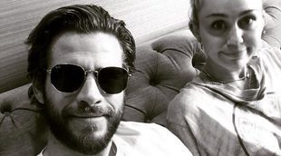 Liam Hemsworth presume de novia y cuerpazo