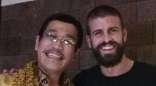 Piqué baila con el cantante de 'Pen-Pineapple Pen'