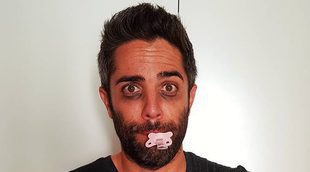 Roberto Leal presenta a Lola a su perrita Pepa a pesar de las ojeras