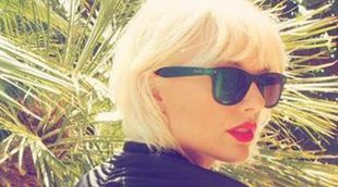 De esta forma tan extraña sale Taylor Swift de su casa