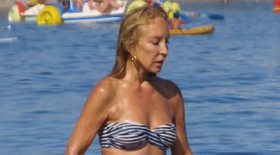 Carmen Lomana, al sol de Marbella en sus vacaciones