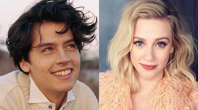 Cole Sprouse y Lili Reinhart aparecen en los Teen Choice 2017 tras confirmarse su romance