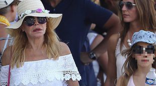 Tita Cervera, muy seria con sus hijas en Saint Tropez