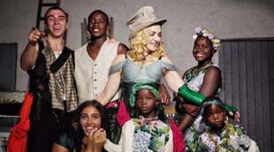 Madonna posa por primera vez con sus 6 hijos